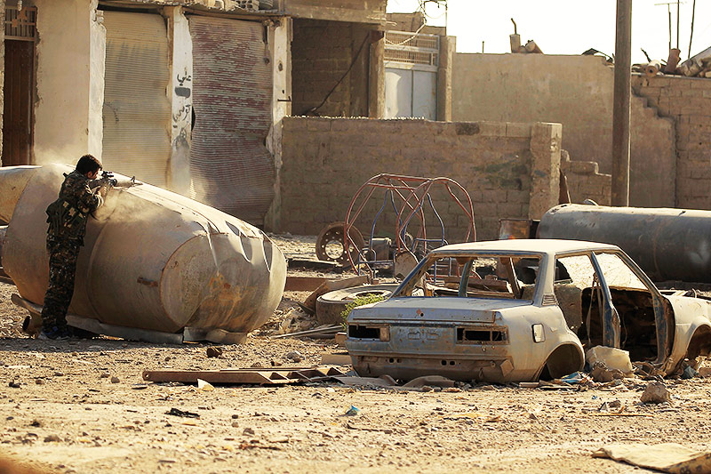 © Reuters/Zohra Bensemra Syrischer Soldat in Rakka