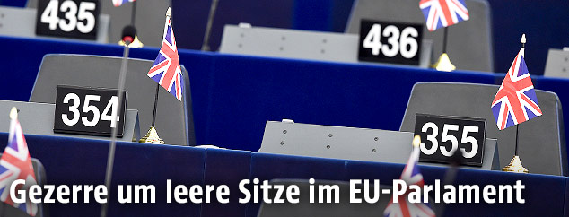Kleine "Union-Jack"-Flaggen im EU-Parlament