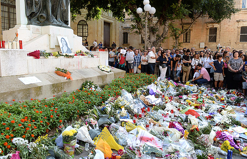 © APA/AFP/Matthew Mirabelli Menschen trauern um die ermordete Journalistin