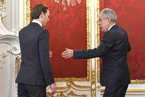© APA/Herbert Neubauer Alexander Van der Bellen und Sebastian Kurz