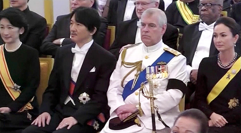 © AP Japans Prinz Akishino mit Prinzessin Kiko, neben Prince Andrew aus Groß Britannien
