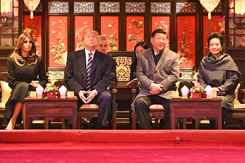 © APA/AFP/Jim Watson US-Präsident Donald Trump, Chinas Staatschef Xi Jinping und deren Frauen in der Verbotenen Stadt in Peking