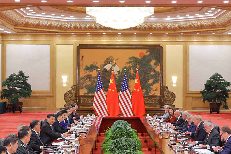 © APA/AFP/Thomas Peter Treffen der amerikanischen und chinesischen Delegation in der Großen Halle des Volkes in Peking