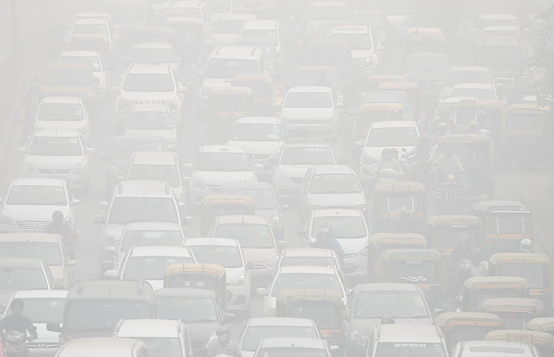 © Reuters/Cathal McNaughton Tausende Autos im Smog auf den Straßen von Neu Delhi