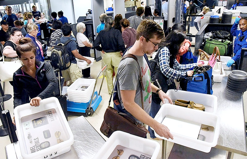 Sicherheitskontrolle am Flughafen Los Angeles