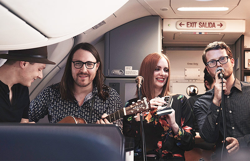 Flugzeugkonzert von "The Daybreaks"