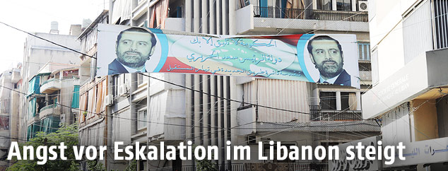 Hariri-Plakat über einer Straße