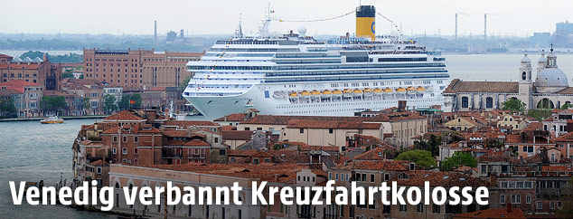 Kreuzfahrtschiff in Venedig