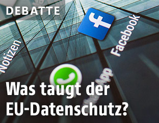 Handydisplay zeigt Facebook-Logo