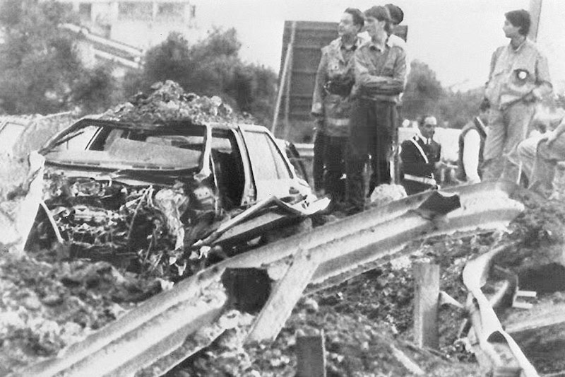© picturedesk.com Zerstörtes Fahrzeug von Giovanni Falcone