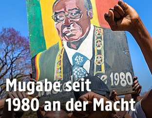 Portr&auml;t von Simbabwes Staatschef Robert Mugabe