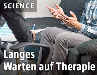 Mann spricht mit einer Psychiaterin