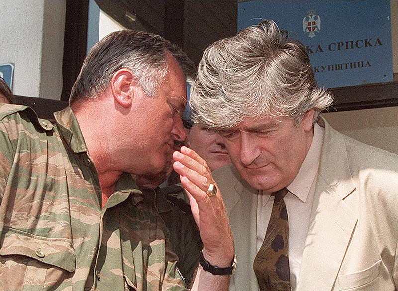 © APA/AFP/Michael Evstafiev Radovan Karadzic und Ratko Mladic