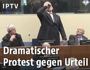 Angeklagter drinkt Gift