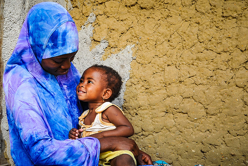 © Gethin Chamberlain Junge malawische Frau mit Kind
