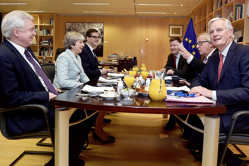 © Reuters/Eric Vidal David Davis, Theresa May, Jean-Claude Juncker und Michel Barnier