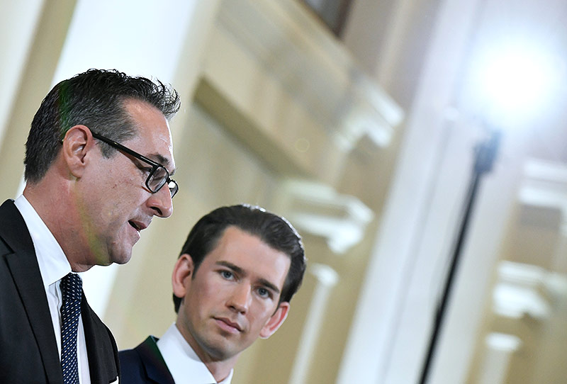 © APA/Hans Klaus Techt FPÖ-Obmann Heinz-Christian Strache und ÖVP-Chef Sebastian Kurz