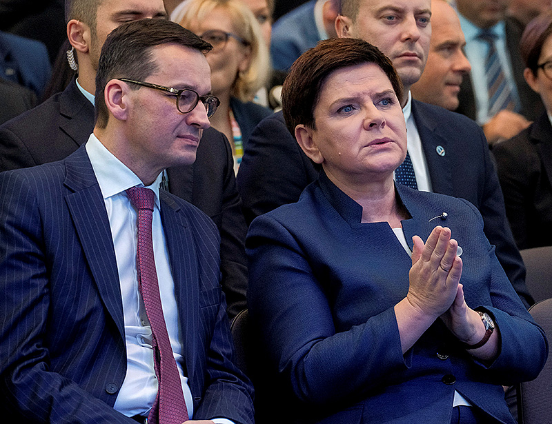 Polens Finanzminister Mateusz Morawiecki und die polnische Regierungschefin Beata Szydlo
