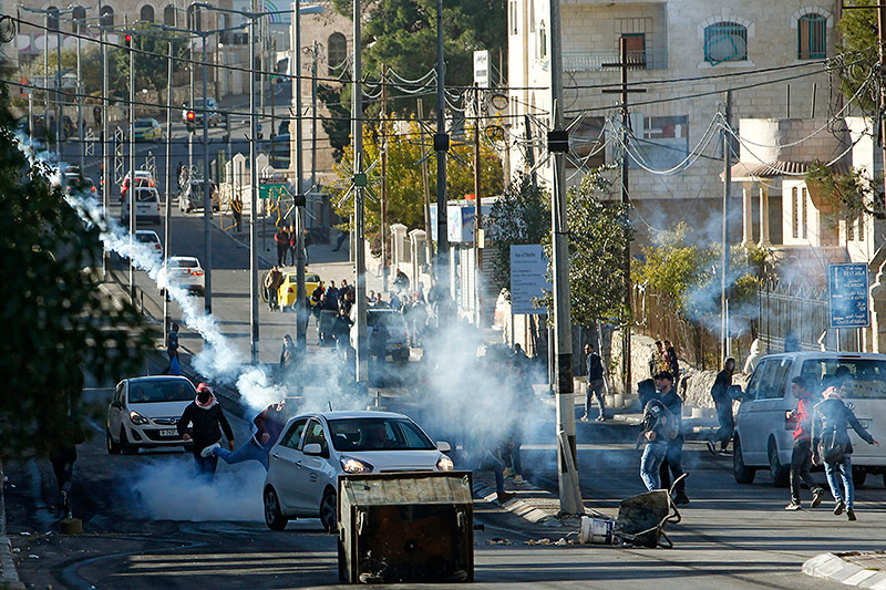 © APA/AFP/Musa Al Shaer Rauchbomben in Bethlehem