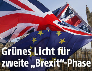 EU- und GB-Fahnen