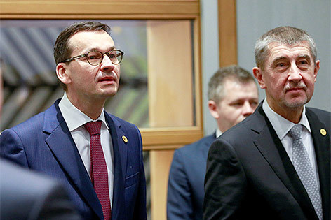 © Reuters/Olivier Hoslet Mateusz Morawiecki und Andrej Babis