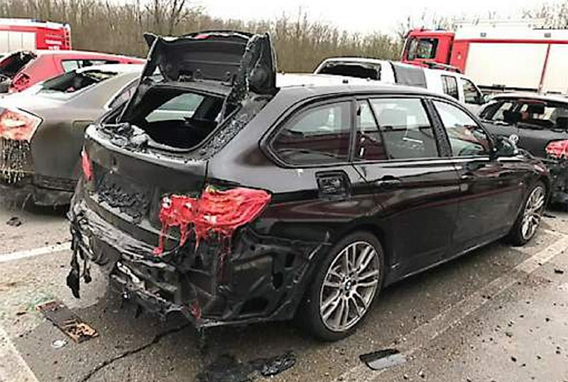 © APA/Einsatzreport Geschmolzene Rückseite eines Autos