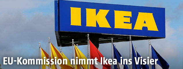 IKEA-Schild und Fahnen