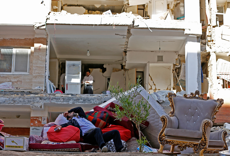 © APA/AFP/Atta Kenare Zerstörte Gebäude nach Erdbeben