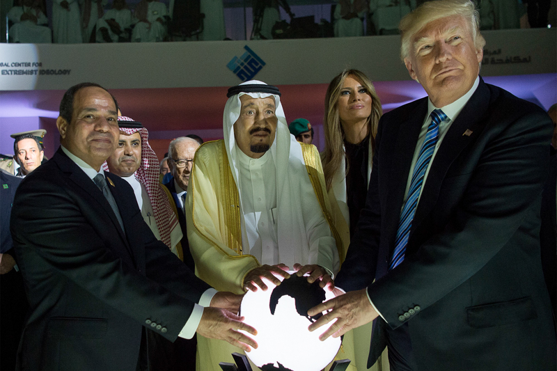 © APA/AFP/Saudi Royal Palace /Bandar Al-Jaloud Donald Trump, Abdel Fattah el-Sisi und Salman bin Abdulaziz al-Saud