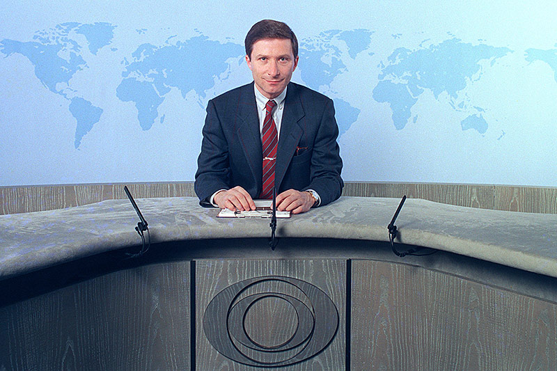 © ORF Robert Hochner moderiert die ZiB2 im Jahr 1988