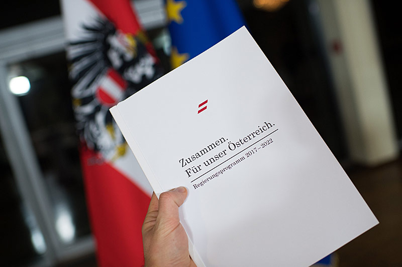 © APA/Herbert Neubauer Exemplar des Regierungsprogramm