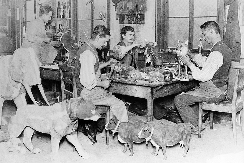 © picturedesk.com/Ullstein Bild Spielzeugfabrikation in Sonneberg, 1905