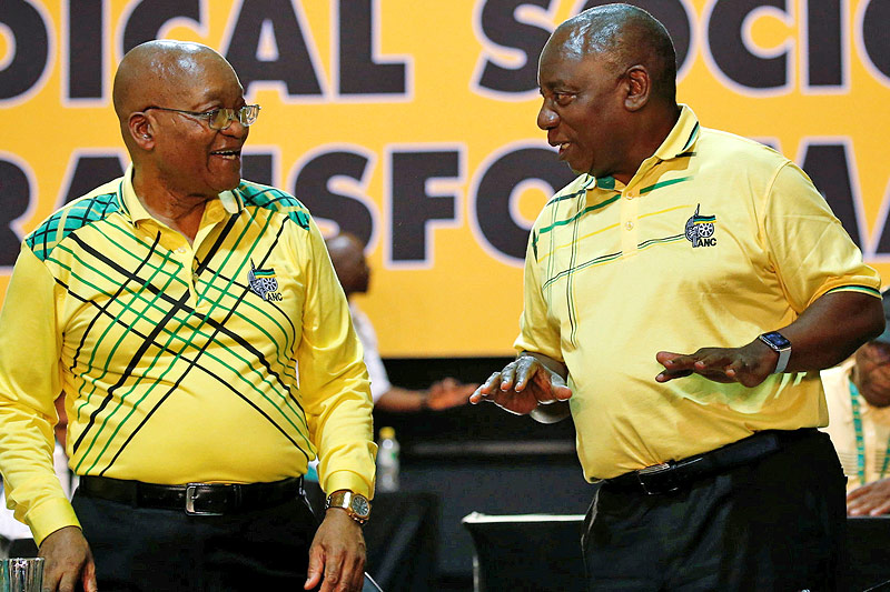 © Reuters/Siphiwe Sibeko Südafrikas Präsident Jacob Zuma mit dem neuen ANC-Chef Cyril Ramaphosa