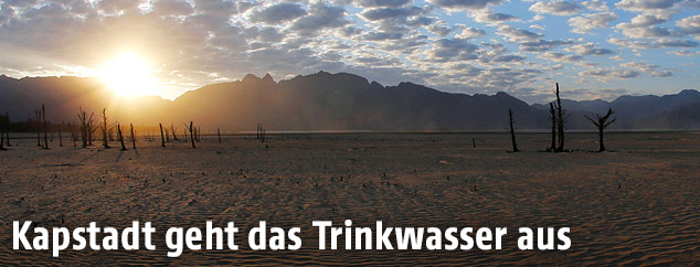 Der ausgetrocknete Theewaterskloof-Damm nahe Kapstadt