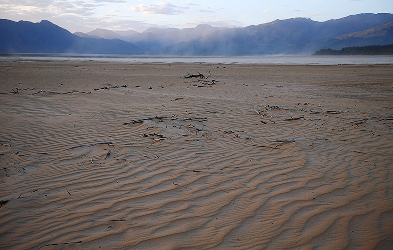 © picturedesk.com/Kristin Palitza der ausgetrocknete Theewaterskloof-Damm nahe Kapstadt