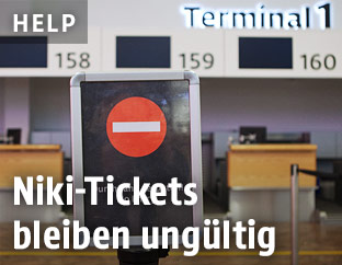 Leere Niki-Check-in-Schalter auf dem Flughafen Schwechat