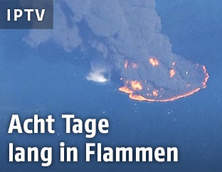 Luftaufnahme des brennenden Öltankers