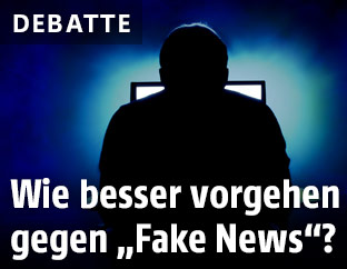 Mann vor PC