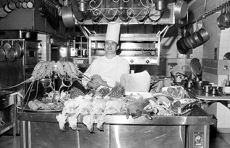 © APA/AFP Paul Bocuse in seinem Restaurant " L'Auberge du Pont de Collonges " 1973