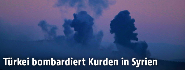 Rauchschwaden nach Luftangriffen