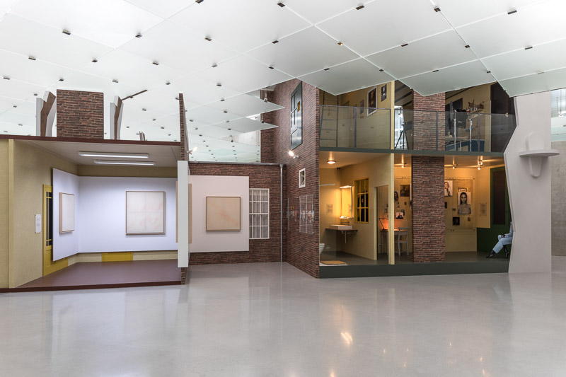 Ausstellungsansicht der Ausstellung "Hope House" von Simon Fujiwara im Kunsthaus Bregenz