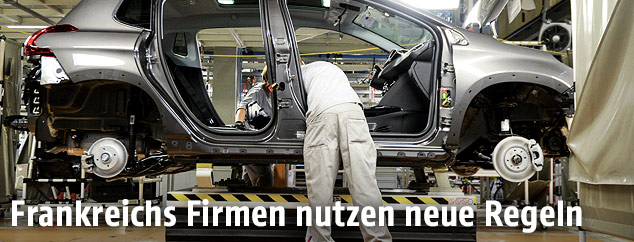 Arbeiter im Werk von PSA