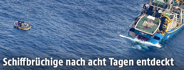 Schiff und Rettungsboot