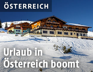Bergh&uuml;tte auf einer Skipiste