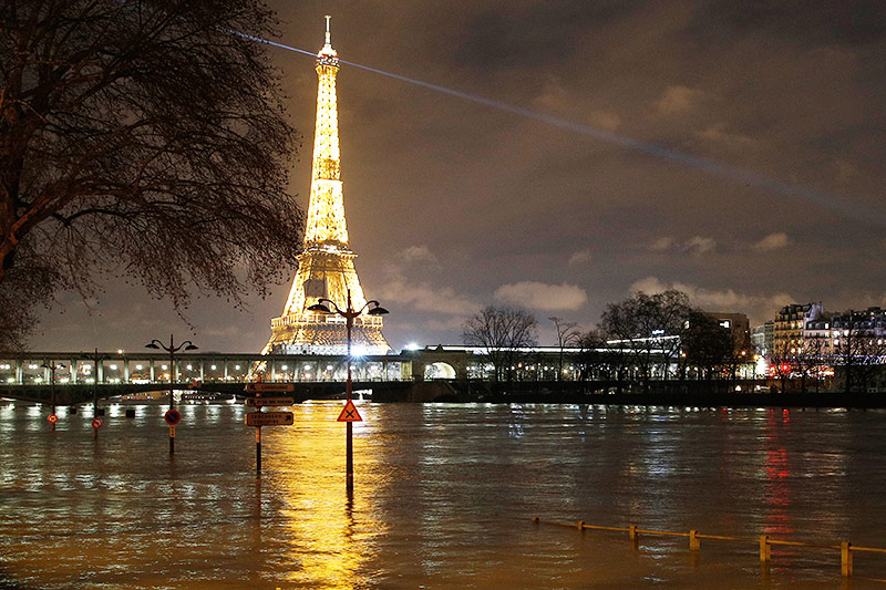 © APA/AP/Christophe Ena Hochwasser in Paris