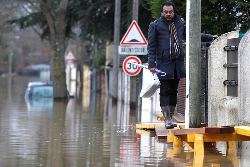 © Reuters/Christian Hartmann Hochwasser in Paris
