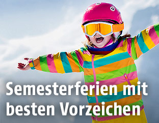 Kinder auf einer Skipiste