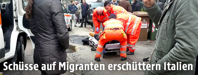 Rettungskr&auml;fte in Italien