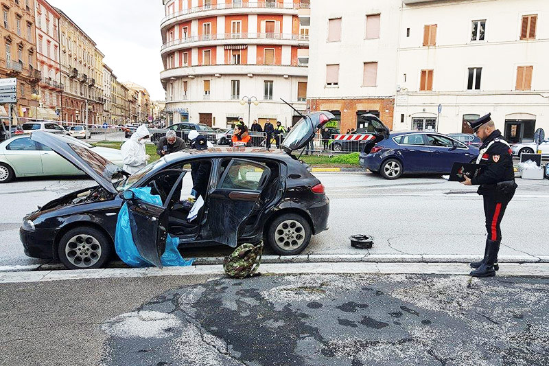 © Reuters/Italian Carabinieri Fluchtfahrzeug des Verdächtigen in Italien