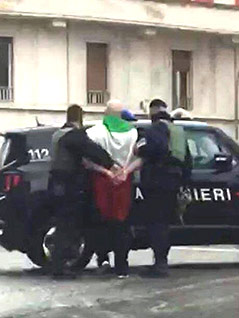 © Reuters/Italian Carabinieri/ Festnahme des Verdächtigen in Italien